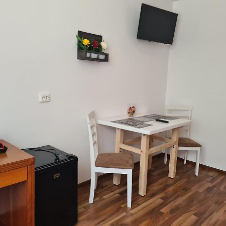 Luca'S Studio 3 ,Close To Therme Bucharest, Airport Otopeni بالوتيشتي المظهر الخارجي الصورة