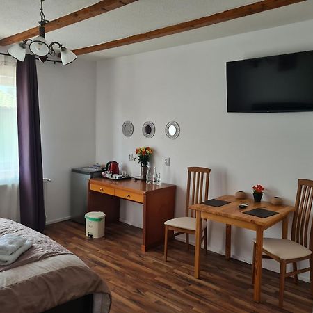 Luca'S Studio 3 ,Close To Therme Bucharest, Airport Otopeni بالوتيشتي الغرفة الصورة
